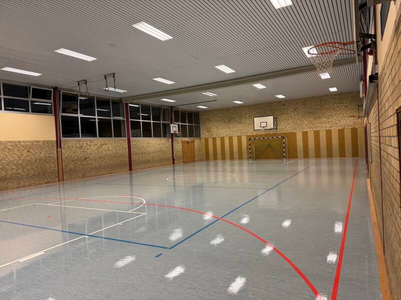Sporthallenfläche nach der Reinigung