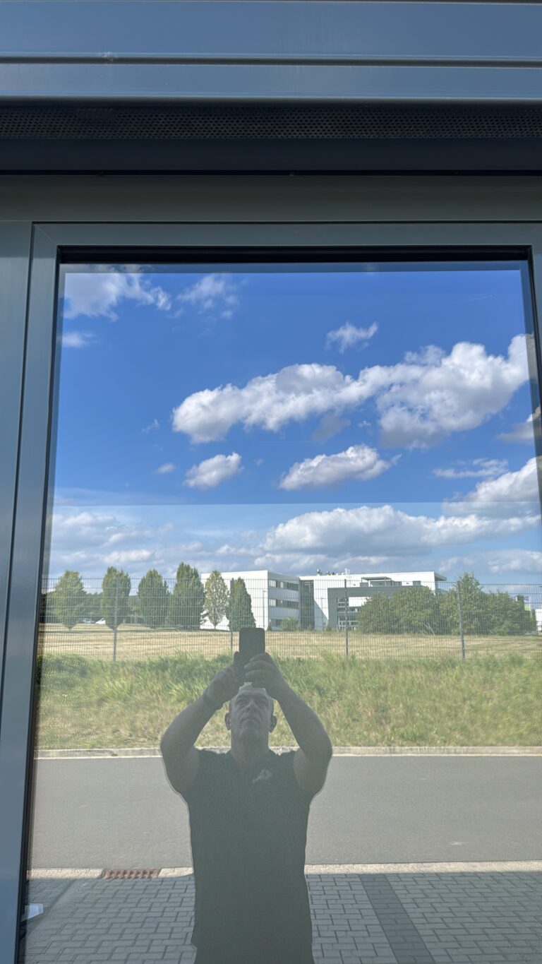 Fensterscheibe mit Spiegelung