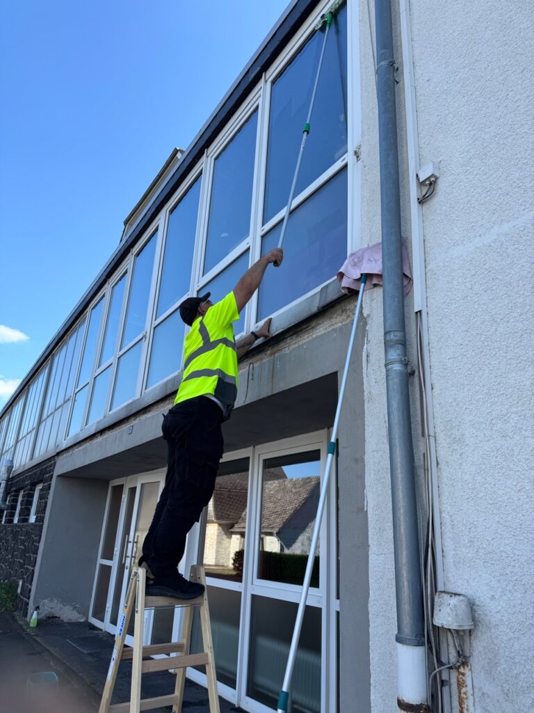 Unser Team bei der Fensterreinigung