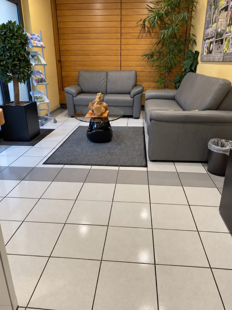 Bodenfläche im Wartebereich
